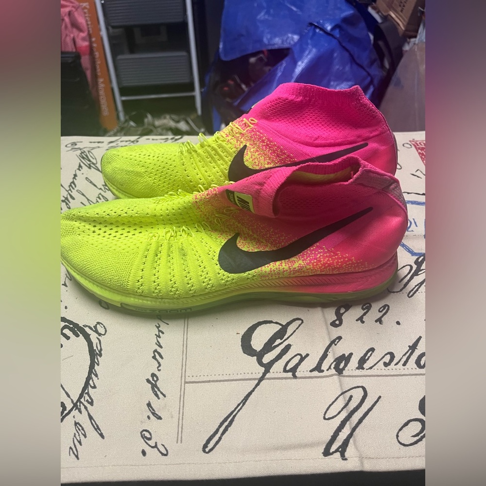 Nike Zoom All Out Flyknit - Size 9.5